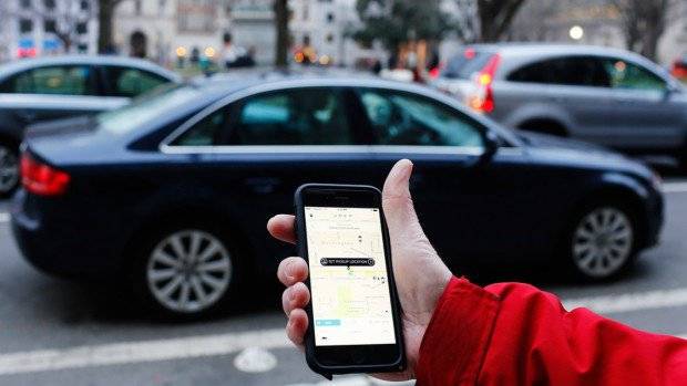 Vereadores aprovam lei que libera Uber