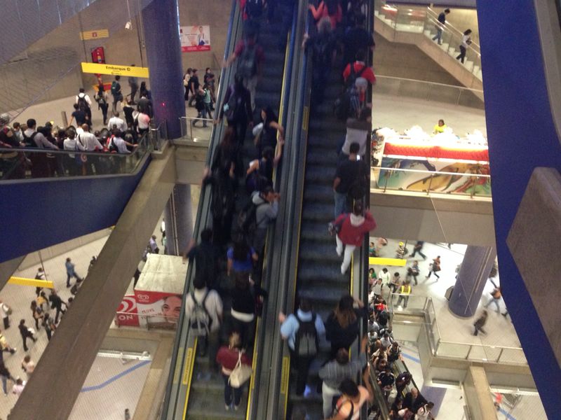 Homens batem boca na Estação Pinheiros e causam tumulto