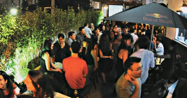 Akbar: terraço e pista a partir da meia-noite Akbar: terraço e pista a partir da meia-noite