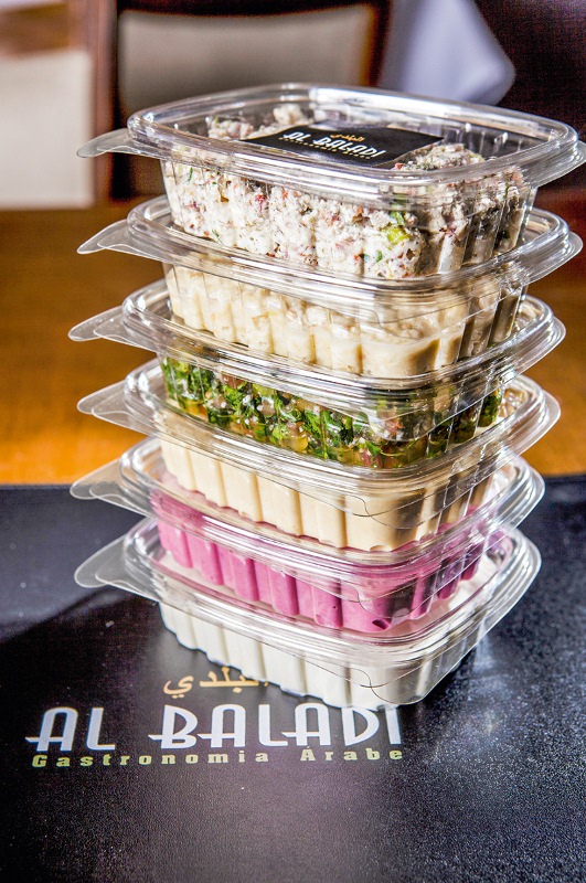 As coloridas pastas e saladas: em embalagens de 100 ou 200 gramas As coloridas pastas e saladas: em embalagens de 100 ou 200 gramas
