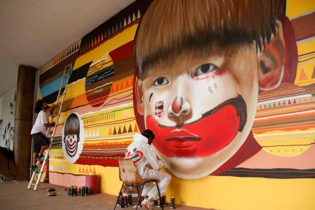 Painel inspirado em índios de Andre Kajaman e Nilo Zack Painel inspirado em índios de Andre Kajaman e Nilo Zack