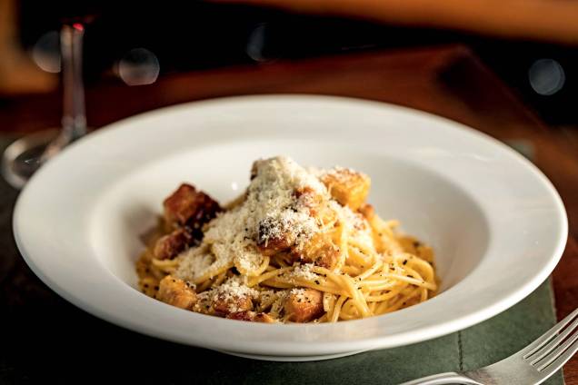 Carbonara de pato: com massa feita na casa e sabor intenso da ave Carbonara de pato: com massa feita na casa e sabor intenso da ave