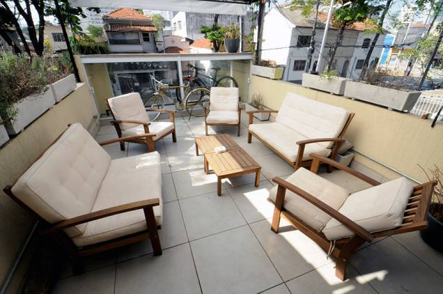 Aro 27: clientes podem usar a varanda para reuniões Aro 27: clientes podem usar a varanda para reuniões