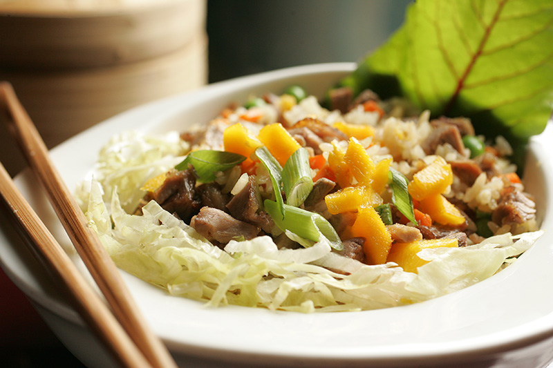 De acompanhamento há risoto oriental de pato De acompanhamento há risoto oriental de pato