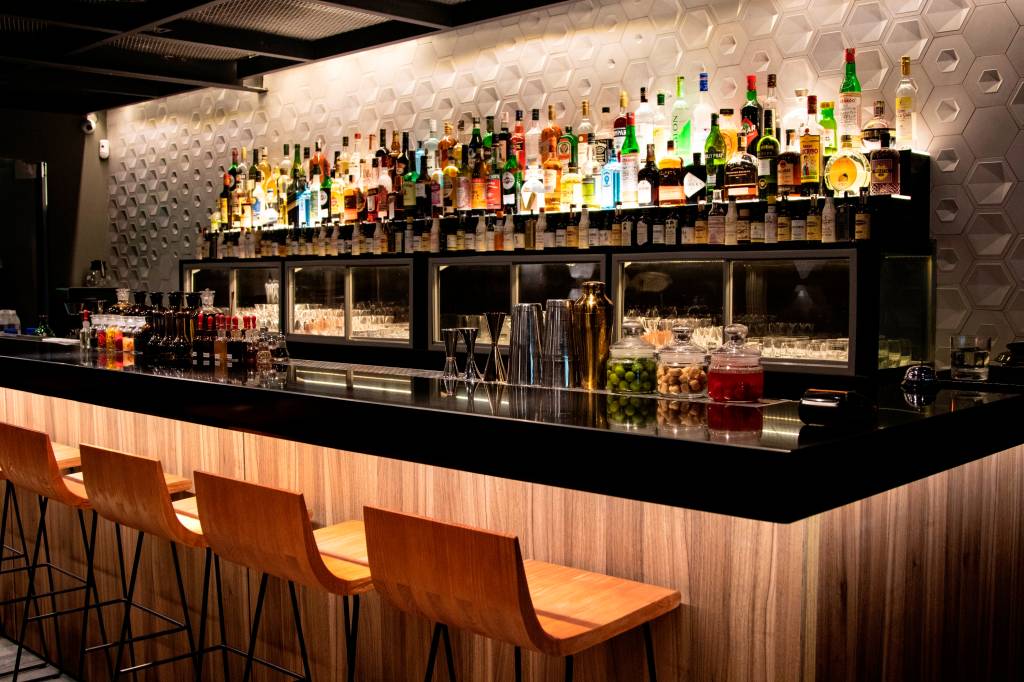 Tan Tan agora tem mais espaço e carta de drinques renovada; leia a crítica