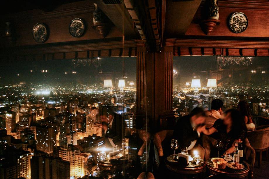 O salão com vista para a cidade: clima romântico O salão com vista para a cidade: clima romântico