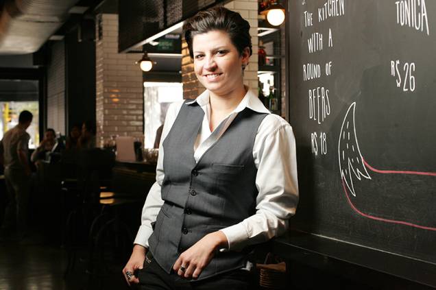 Fera das coqueteleiras, Talita Simões prepara os drinques Fera das coqueteleiras, Talita Simões prepara os drinques