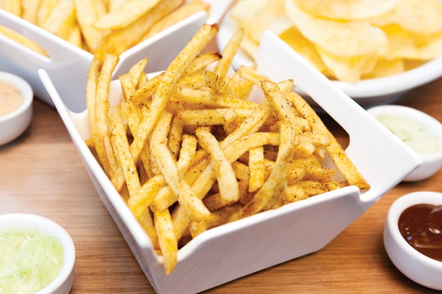 Porção temperada cortada em tiras mais finas Porção temperada cortada em tiras mais finas