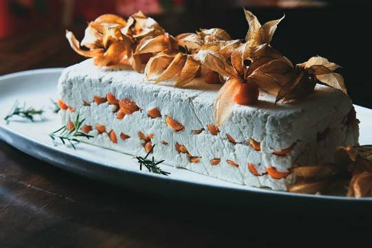 Refrescante terrine de ricota: recheada de fisális (frutinha amarela)