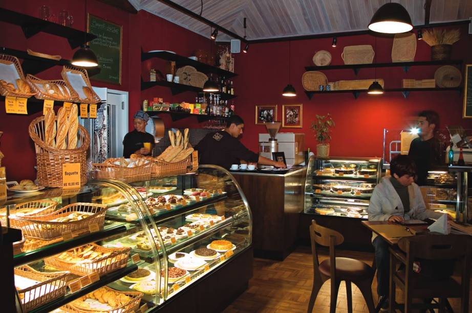 Blés d’Or: ambiente agradável com vitrine repleta de guloseimas Blés d’Or: ambiente agradável com vitrine repleta de guloseimas