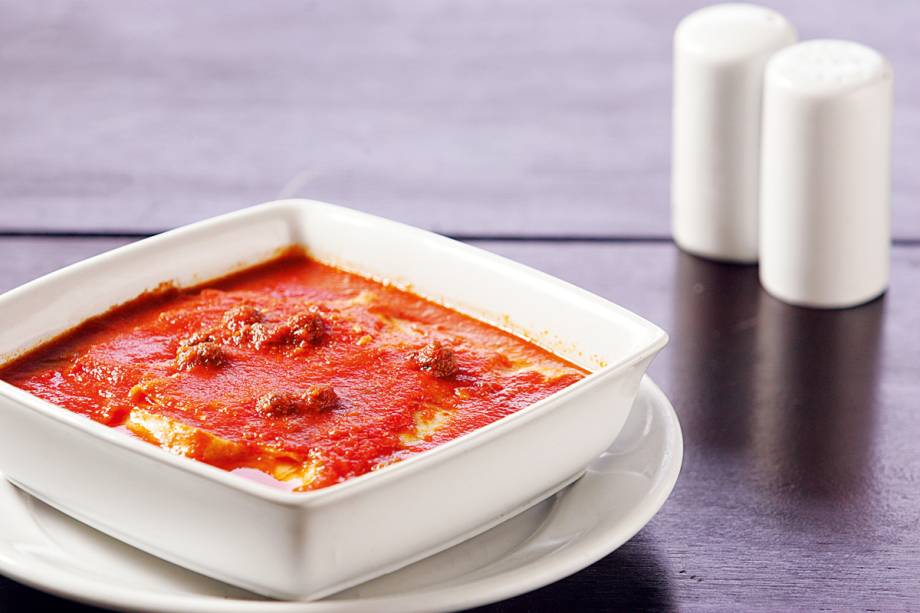 Lasanha: versão de polpetta, massa fina com molho de tomate, mussarela e almôndegas Lasanha: versão de polpetta, massa fina com molho de tomate, mussarela e almôndegas