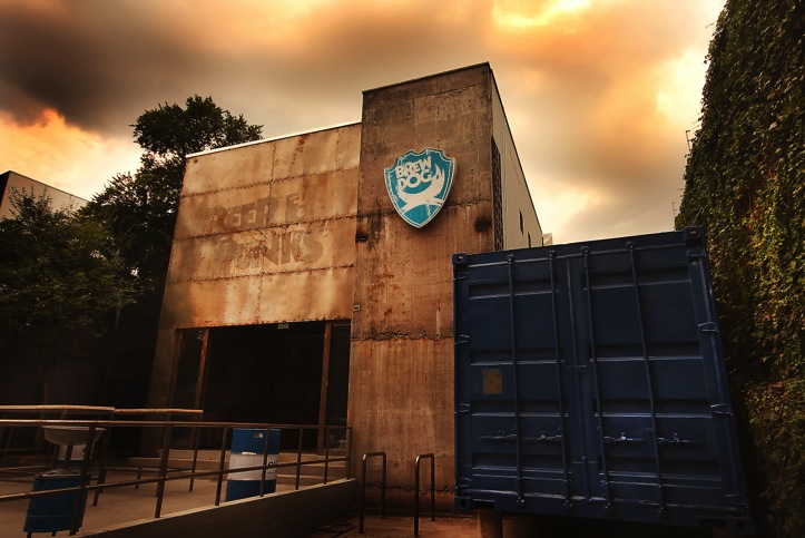 BrewDog Bar: espaço antes ocupado por uma oficina mecânica BrewDog Bar: espaço antes ocupado por uma oficina mecânica