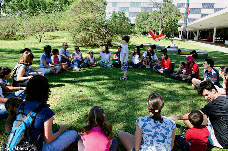 Brincadeira no Jardim de Esculturas