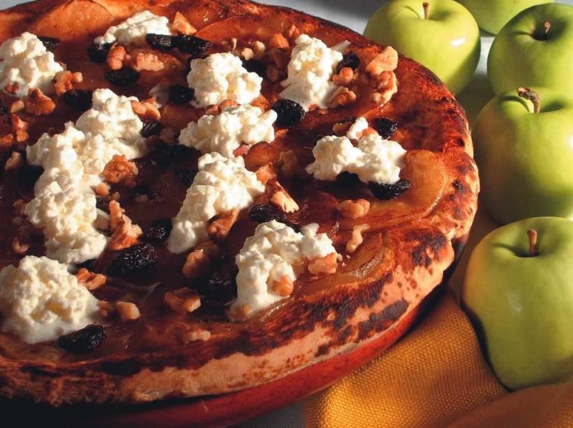 A Pizza Bros. faz versão de sobremesa em tamanho míni de maçã, passas e nozes ao chantilly A Pizza Bros. faz versão de sobremesa em tamanho míni de maçã, passas e nozes ao chantilly