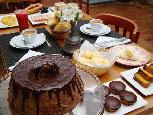 O bistrô passou a oferecer café-da-manhã O bistrô passou a oferecer café-da-manhã