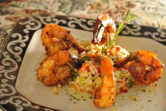 Camarões Biarritz com Arroz a Grega Média do Le Bistrot Marcel