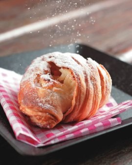 Polvilhada de açúcar: a sfogliatella de ricota e frutas cristalizadas Polvilhada de açúcar: a sfogliatella de ricota e frutas cristalizadas