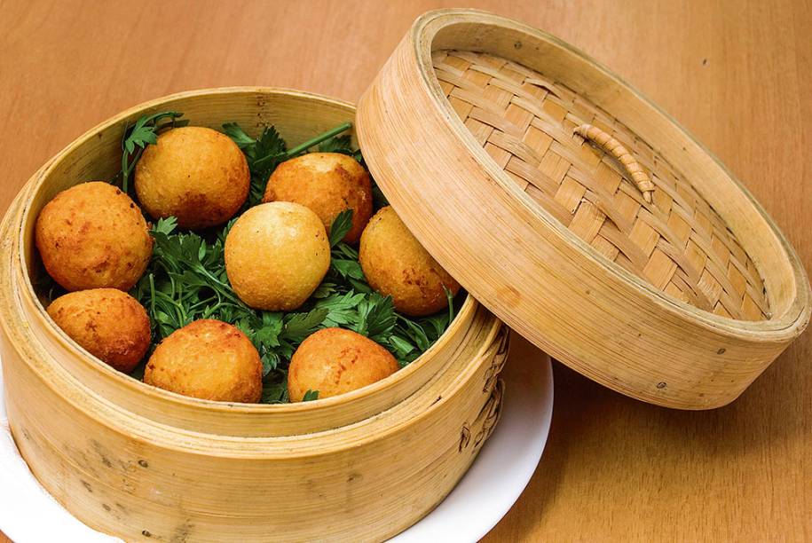 Bolinho de mandioca e queijo serra da Canastra