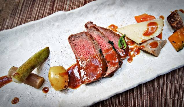 Carré de cordeiro com pasta de missô picante do Kinoshita Carré de cordeiro com pasta de missô picante do Kinoshita