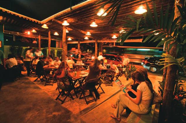 Ambiente do Casa na Praia, na Vila Mariana: varanda despojada para fazer uma happy hour Ambiente do Casa na Praia, na Vila Mariana: varanda despojada para fazer uma happy hour