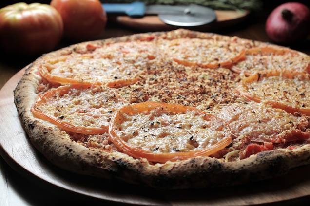 A picante pizzaiolo traz calabresa com pimenta cumari A picante pizzaiolo traz calabresa com pimenta cumari