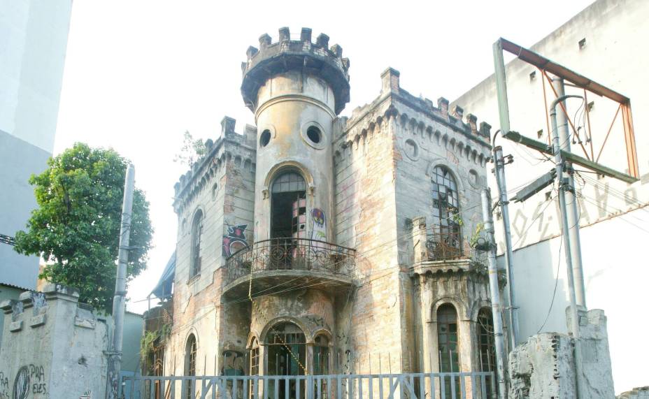 Castelinho da Rua Apa é rodeado por histórias de assombrações