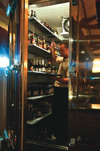 Câmara fria: garrafas de dezenove países Câmara fria: garrafas de dezenove países