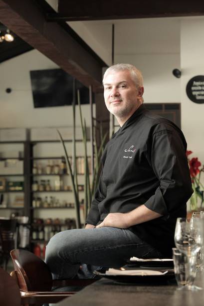 O chef Manuel Coelho montou mais um espaço múltiplo que funciona também como empório e escola O chef Manuel Coelho montou mais um espaço múltiplo que funciona também como empório e escola