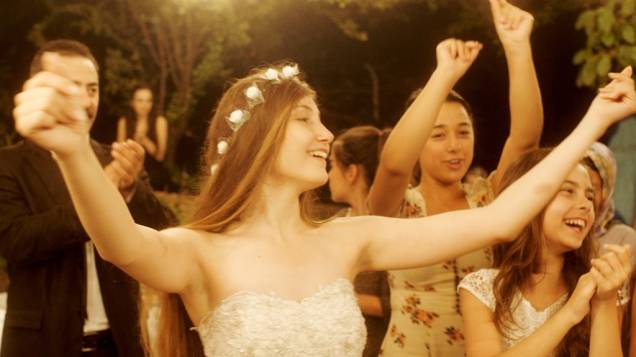 Cinco Graças: a direção é de Deniz Gamze Ergüven Cinco Graças: a direção é de Deniz Gamze Ergüven