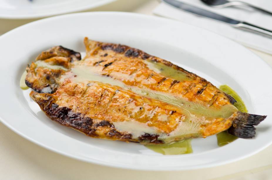 Filé de peixe ao molho de gorgonzola com batata Filé de peixe ao molho de gorgonzola com batata