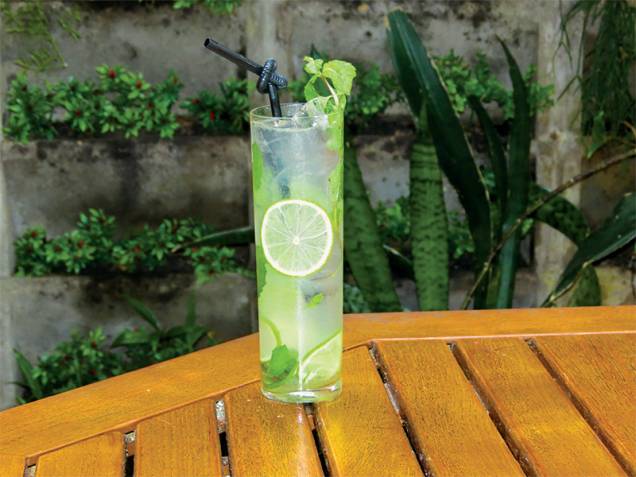 Coconut: apesar da aparência de limonada com hortelã, leva rum de coco e club soda Coconut: apesar da aparência de limonada com hortelã, leva rum de coco e club soda