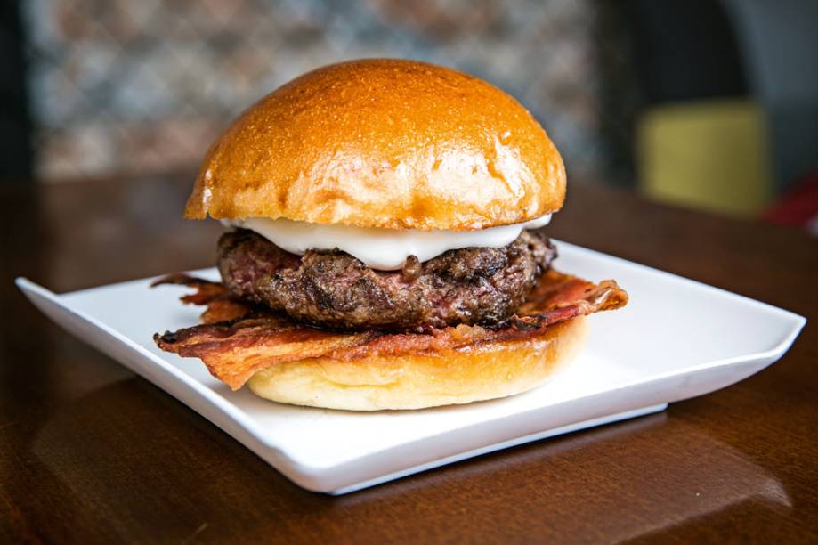 O pri burger: com cream cheese, geleia de pimenta e bacon