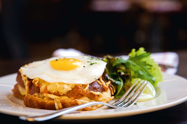 No brioche, o lanche de presunto e gruyère ganha uma opção com ovo