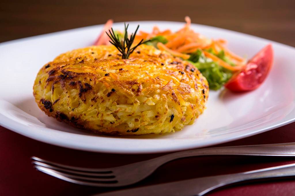 A batata rosti ganha versões como a de iscas de filé-mignon A batata rosti ganha versões como a de iscas de filé-mignon