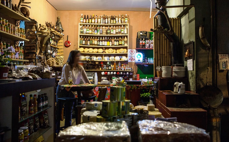 O espaço, de jeitão interiorano, possui uma vendinha de produtos mineiros O espaço, de jeitão interiorano, possui uma vendinha de produtos mineiros