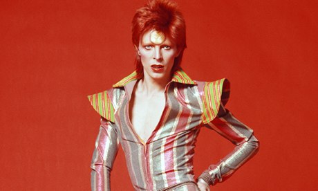 O cantor David Bowie, em 1973: homenagem em bloco de Carnaval