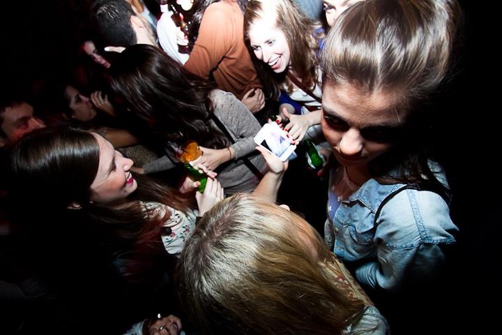 Decadance: festa semanal no Alberta#3 reúne público moderninho Decadance: festa semanal no Alberta#3 reúne público moderninho