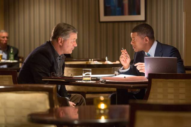 Alec Baldwin e Will Smith: unidos para enfrentar a NFL Alec Baldwin e Will Smith: unidos para enfrentar a NFL