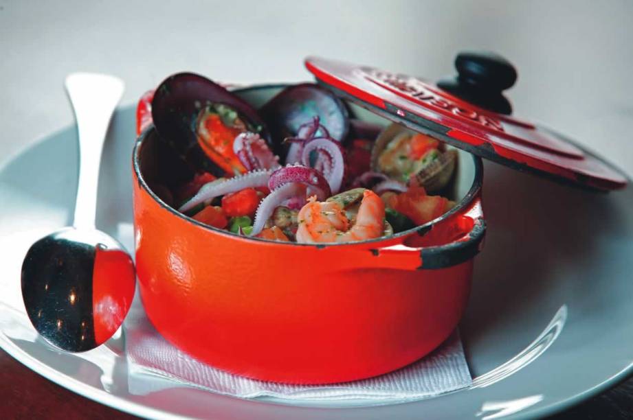 Uma das tentações do cardápio do Bar da Dona Onça: panelinha de frutos do mar Uma das tentações do cardápio do Bar da Dona Onça: panelinha de frutos do mar