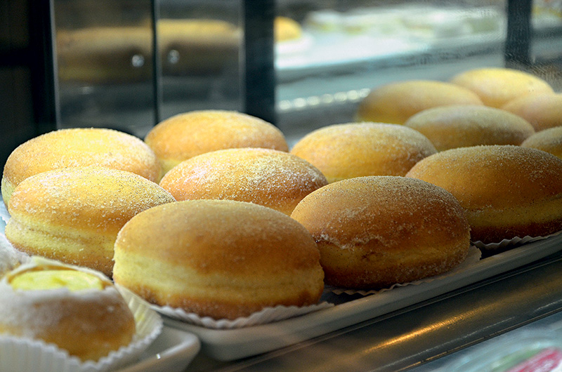 Sonhos fritos de tamanho grande Sonhos fritos de tamanho grande