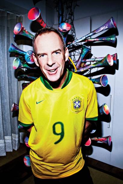 DJ inglês, fã declarado do Brasil: discotecagem vai do funk carioca ao house DJ inglês, fã declarado do Brasil: discotecagem vai do funk carioca ao house