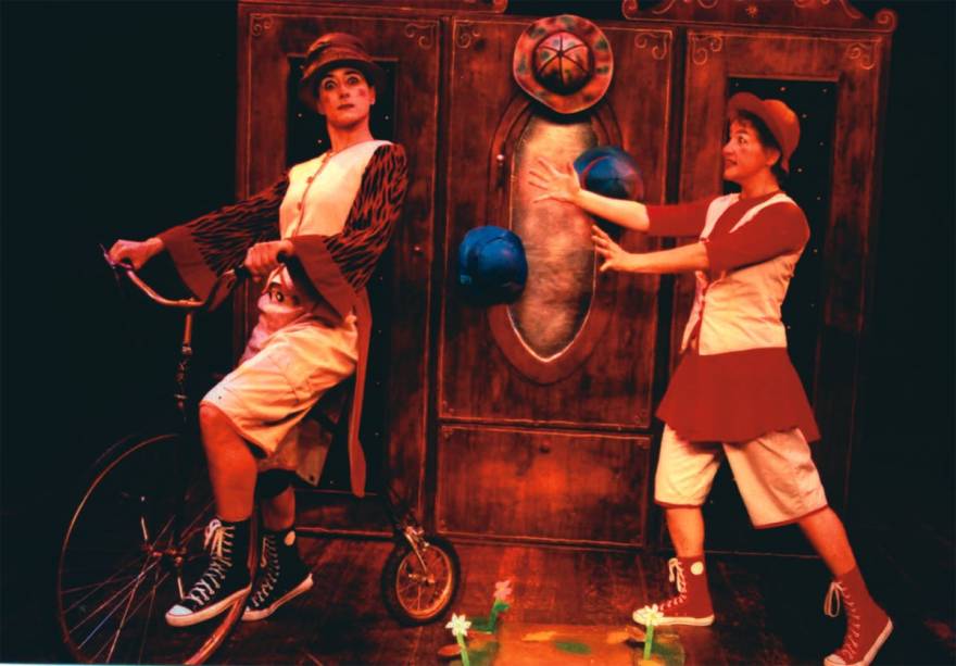 Chapeuzinho Vermelho - Cia. Le Plat Du Jour Chapeuzinho Vermelho - Cia. Le Plat Du Jour