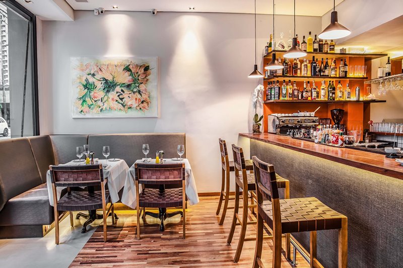 Ambiente do Fiore: restaurante focado em cozinha italiana contemporânea Ambiente do Fiore: restaurante focado em cozinha italiana contemporânea