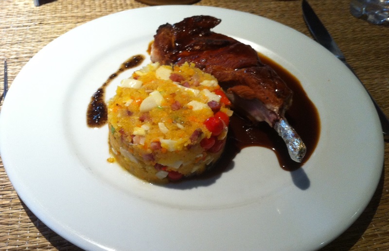 Na CBN, as crianças participam de um programa de rádio Na CBN, as crianças participam de um programa de rádio