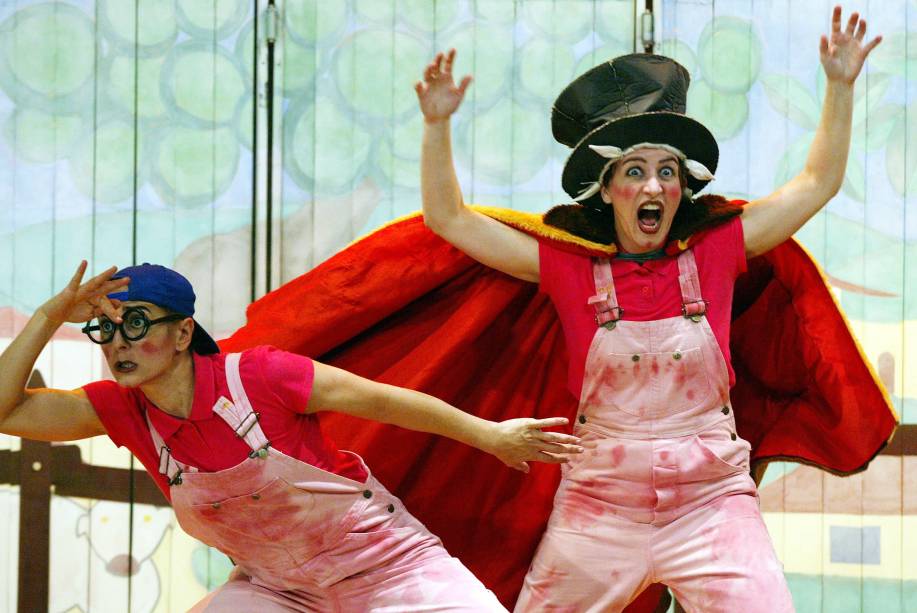 Os Três Porquinhos: peça infantil tem clima nonsense Os Três Porquinhos: peça infantil tem clima nonsense