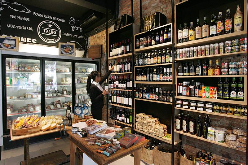 Completam a seleção de produtos temperos para churrasco, bebidas e antepastos