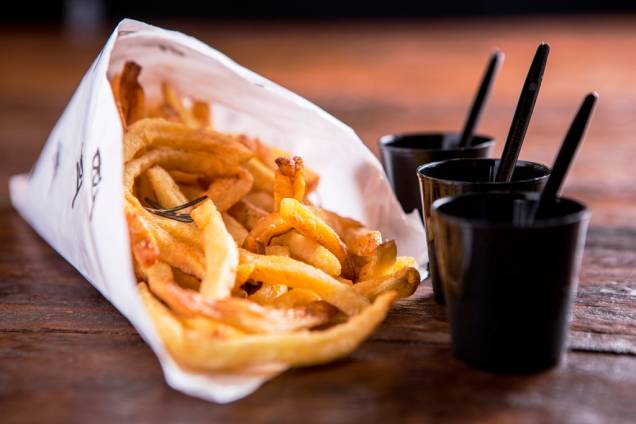 A porção de batata frita é a única opção de entrada da casa A porção de batata frita é a única opção de entrada da casa