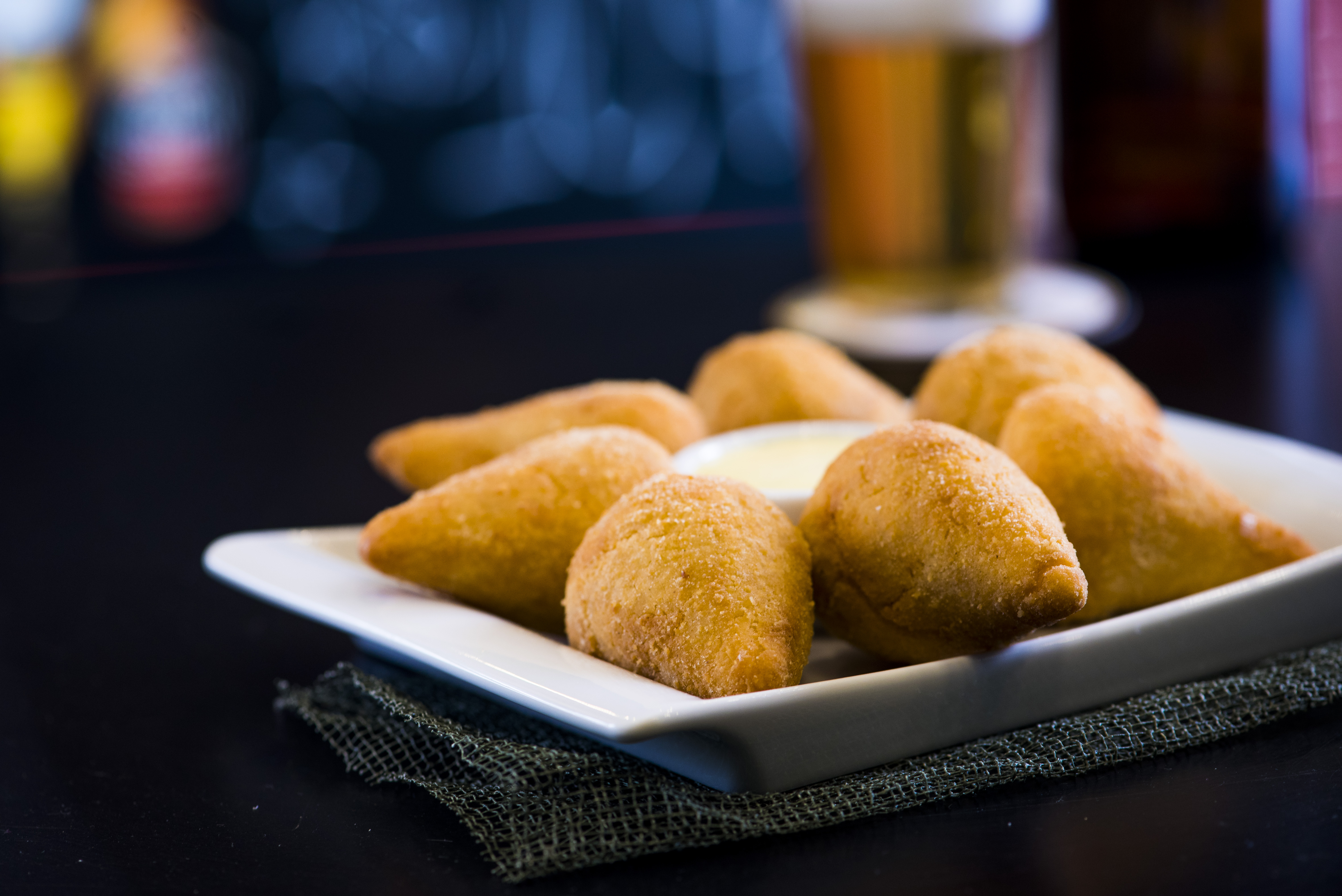Para compartilhar, a coxinha vem em porção de oito unidades