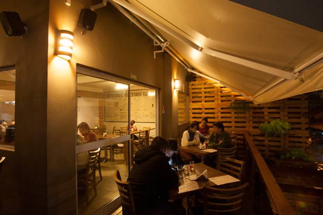 Mundo Cervejeiro: misto de bar e fábrica, que funciona dentro do salão Mundo Cervejeiro: misto de bar e fábrica, que funciona dentro do salão