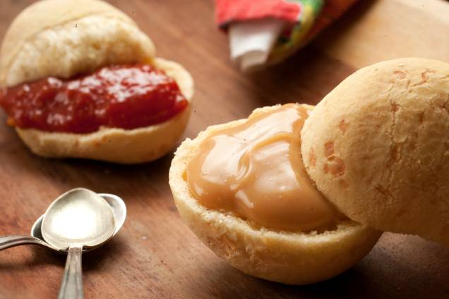 Goiabada cremosa e doce de leite são dois dos recheio doces Goiabada cremosa e doce de leite são dois dos recheio doces